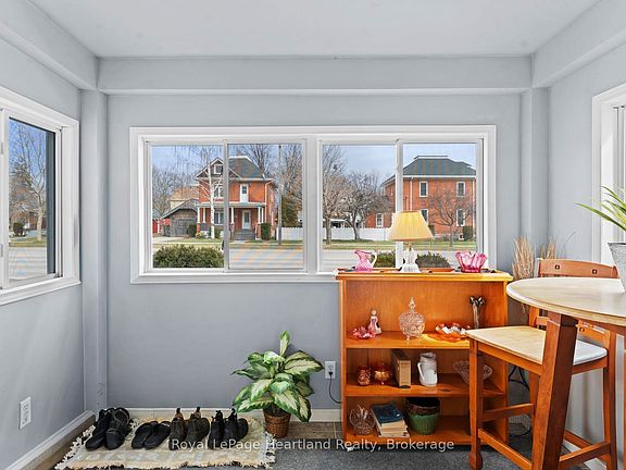 4th image of 107 Victoria St N