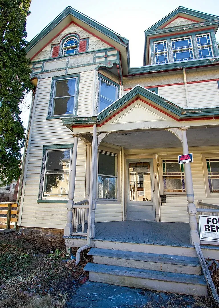 98 Main St — Photo 2