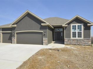 110 Rock Creek Dr, Smithville, MO 64089