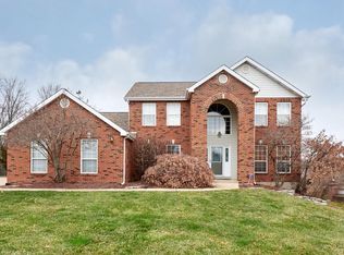 5200 Roanoke Dr, Weldon Spring, MO 63304