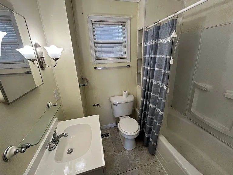 411 Court St — Photo 5