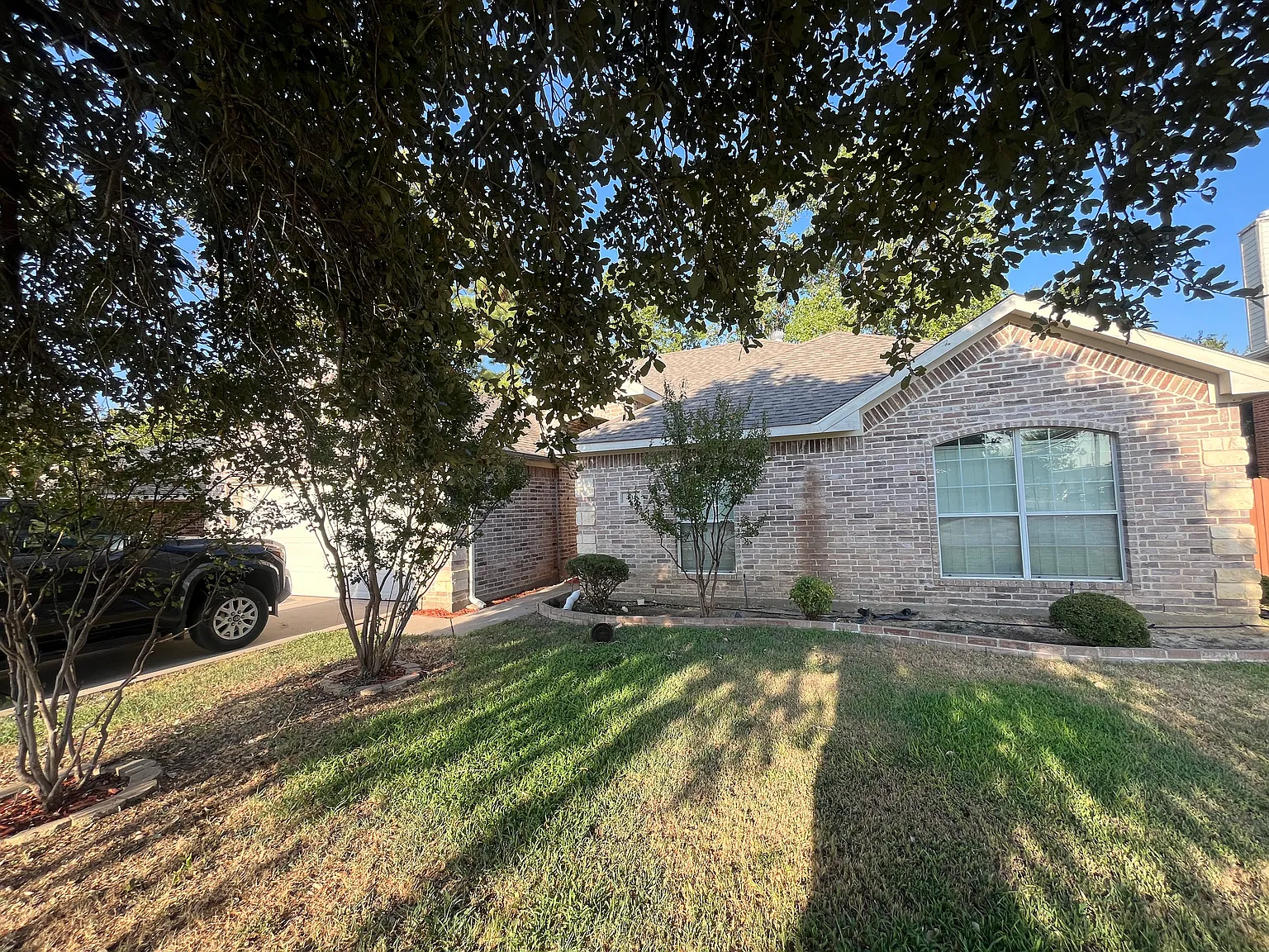 4 bed, 1954 sqft, $2,695 — Photo 2
