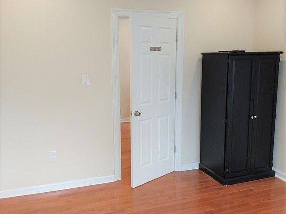 5th image of 25-12 41st St #2R