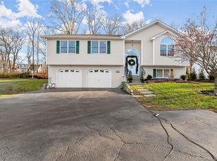 85 Beardsley Pkwy, Trumbull, CT 06611