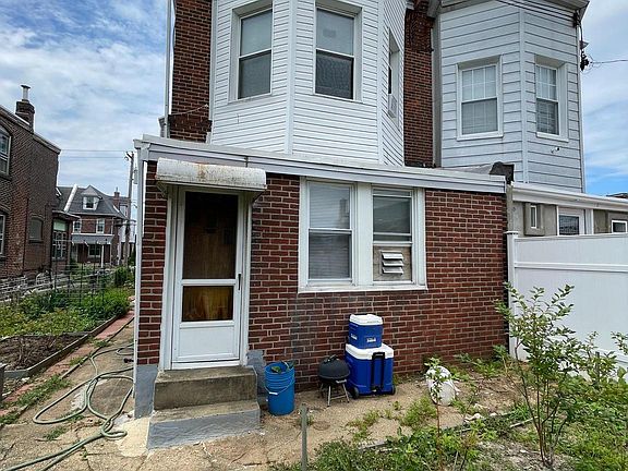 4th image of 4021 Unruh Ave