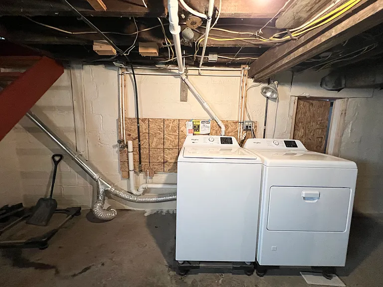 Washer / dryer hookups