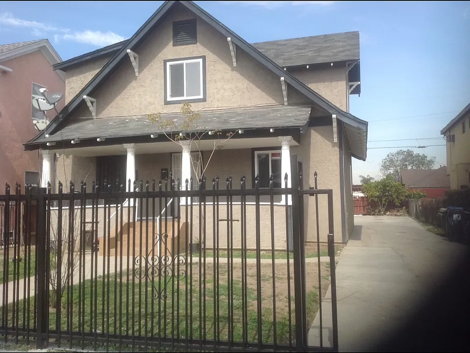 1053 Leighton Ave