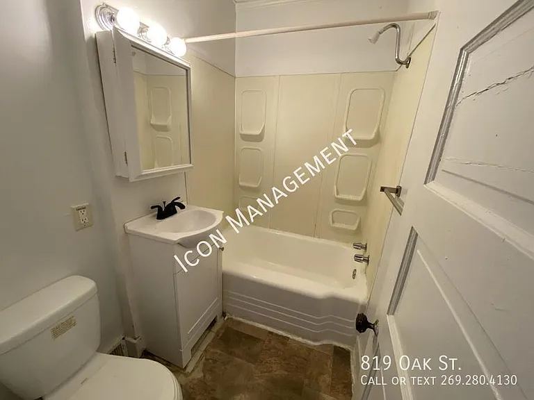 819 Oak St — Photo 11
