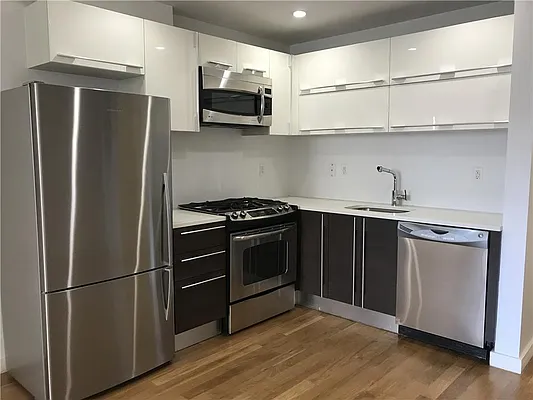Rented by R New York | media 10