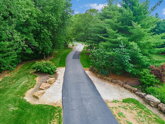 Private Wooded Entrance