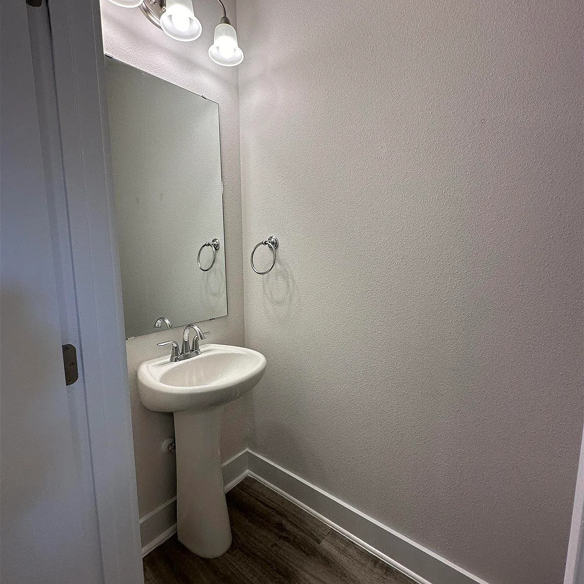 4 bed, 2.5 bath, 2030 sqft, $2,200 — Photo 4