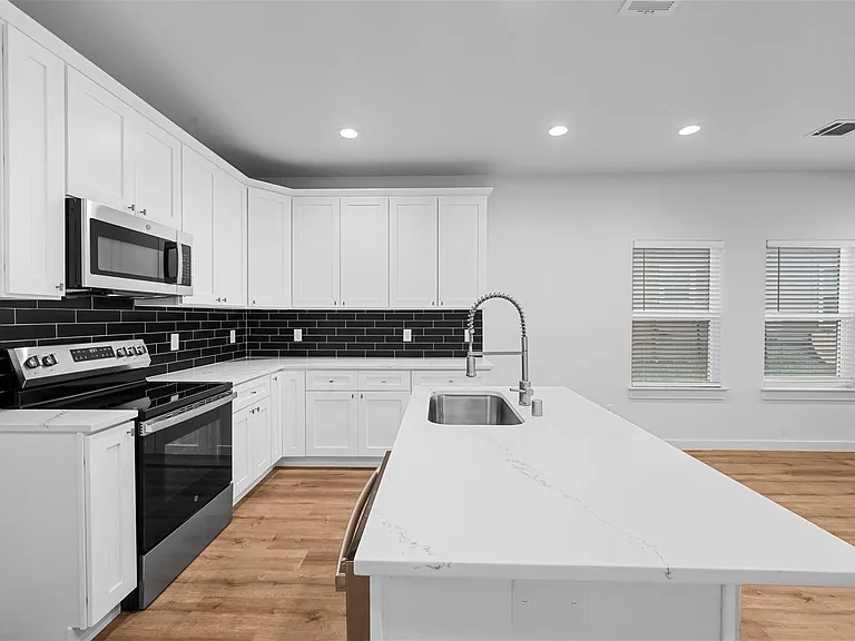 918 W Ford St — Photo 13
