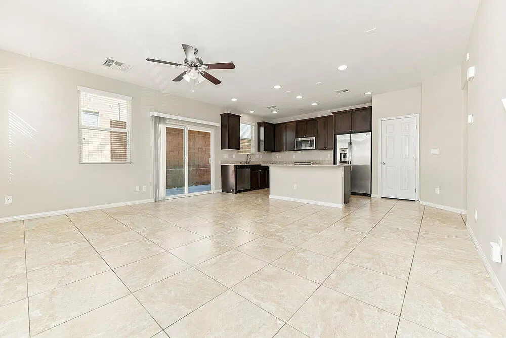 3 bed, 2.5 bath, 1596 sqft, $2,105 — Photo 4
