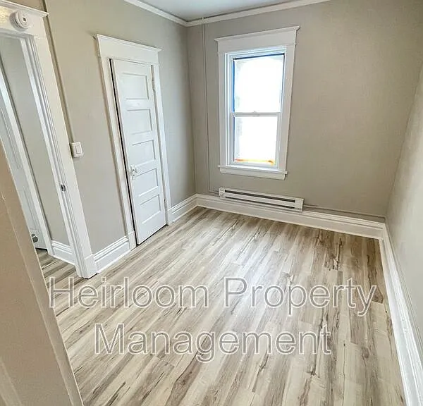 611 E 6th St #2 — Photo 14