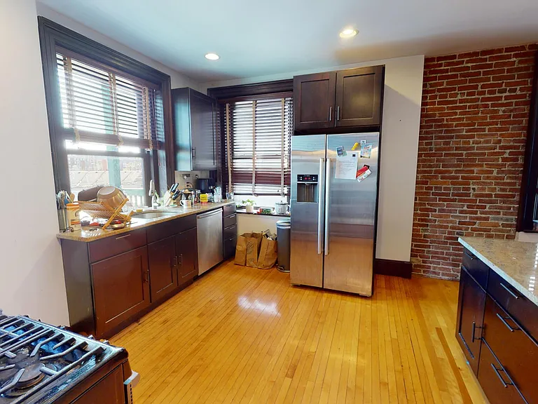 8 Davenport St #4 — Photo 4