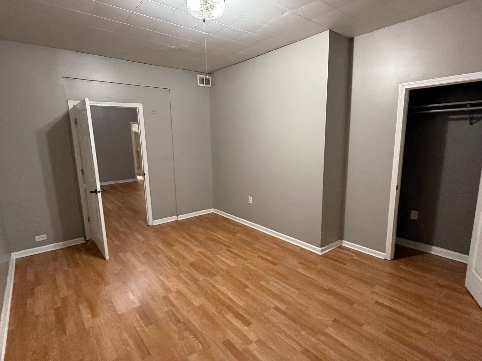2 bed, $1,100 — Photo 3
