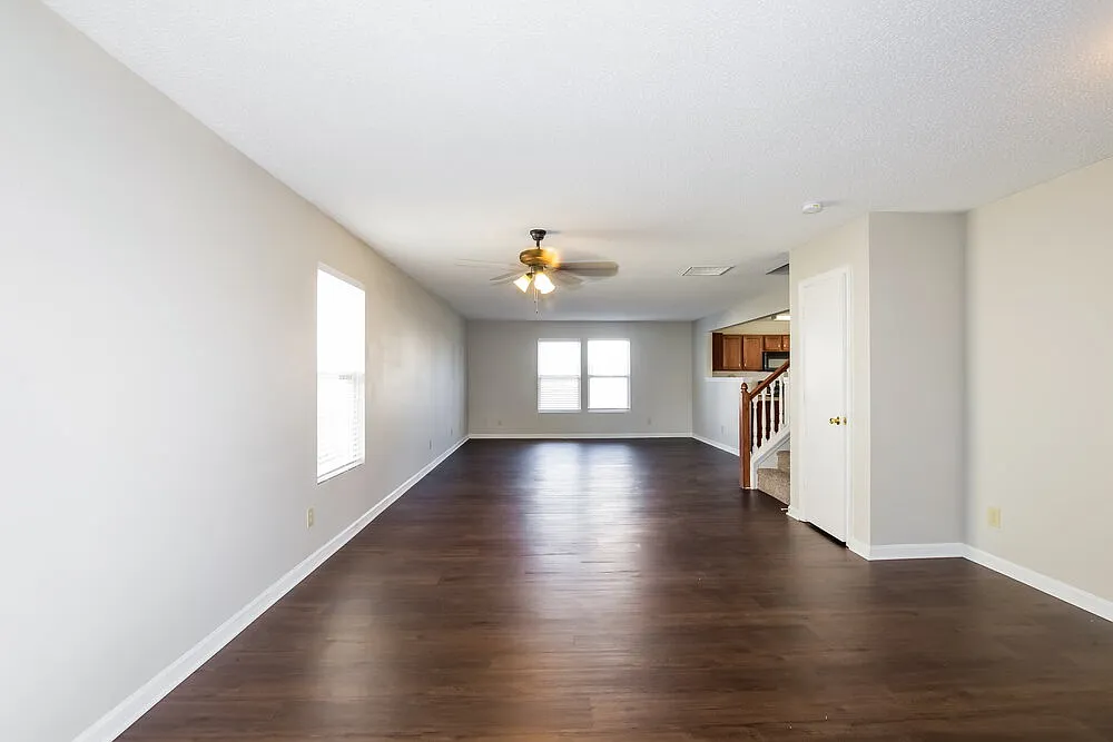 3 bed, 2.5 bath, 2225 sqft, $3,050 — Photo 2
