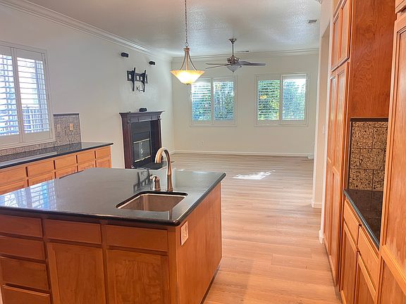 3rd image of 10638 Willow Glen Cir