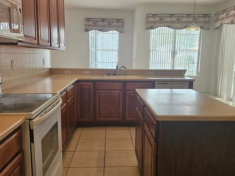 1 Emmons Ln — Photo 9