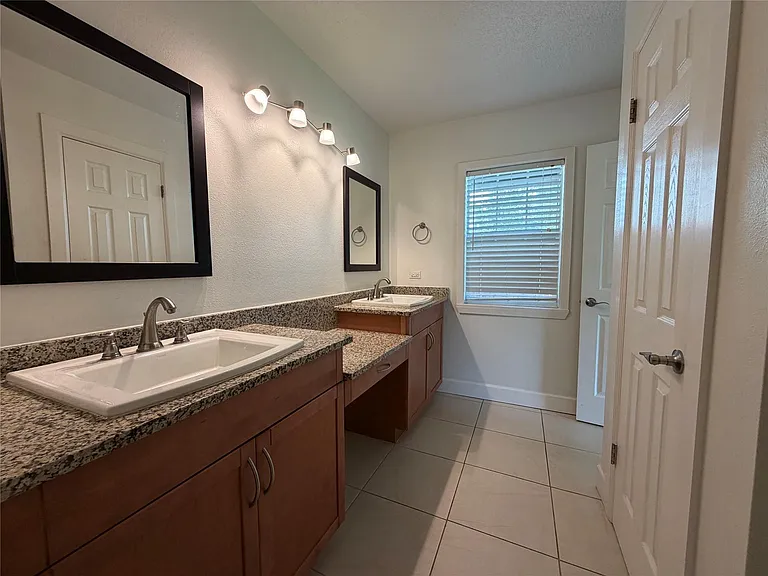 18142 Glenledi Dr — Photo 34