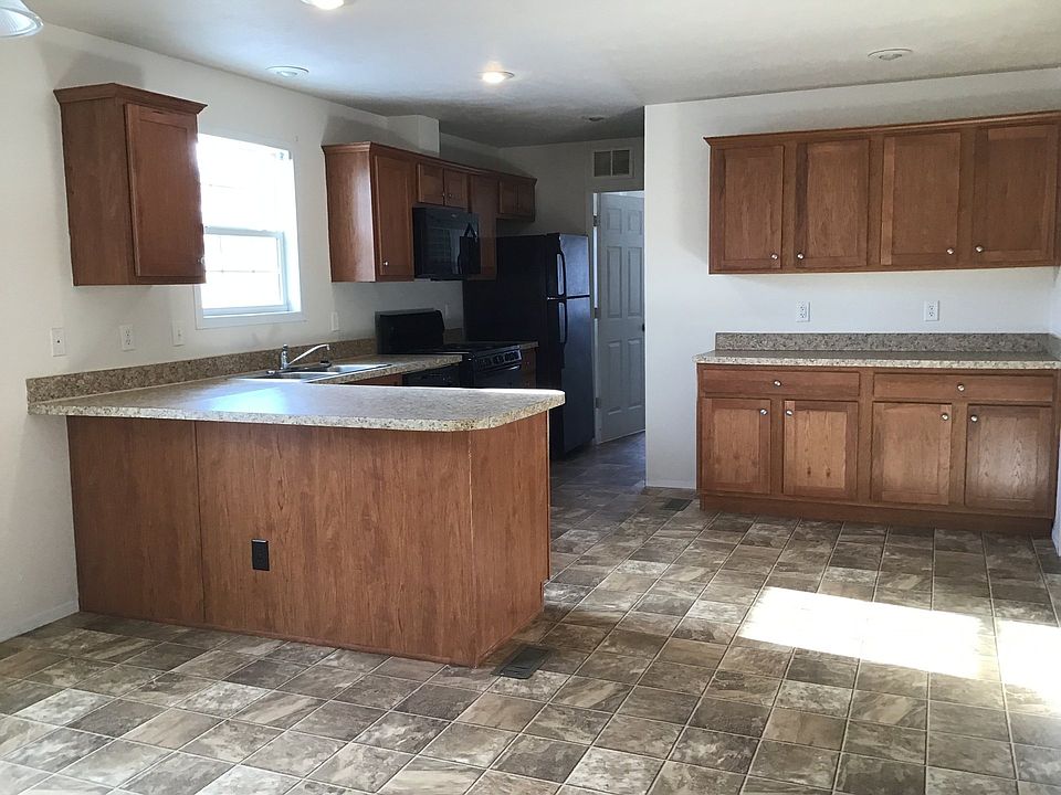 1st image of 900 W Columbia St #200