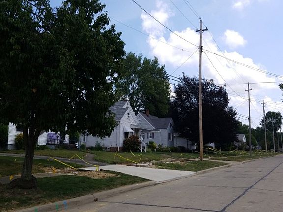 5th image of 23541 Clifford Dr