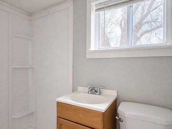 4th image of 159 Pierce Cir