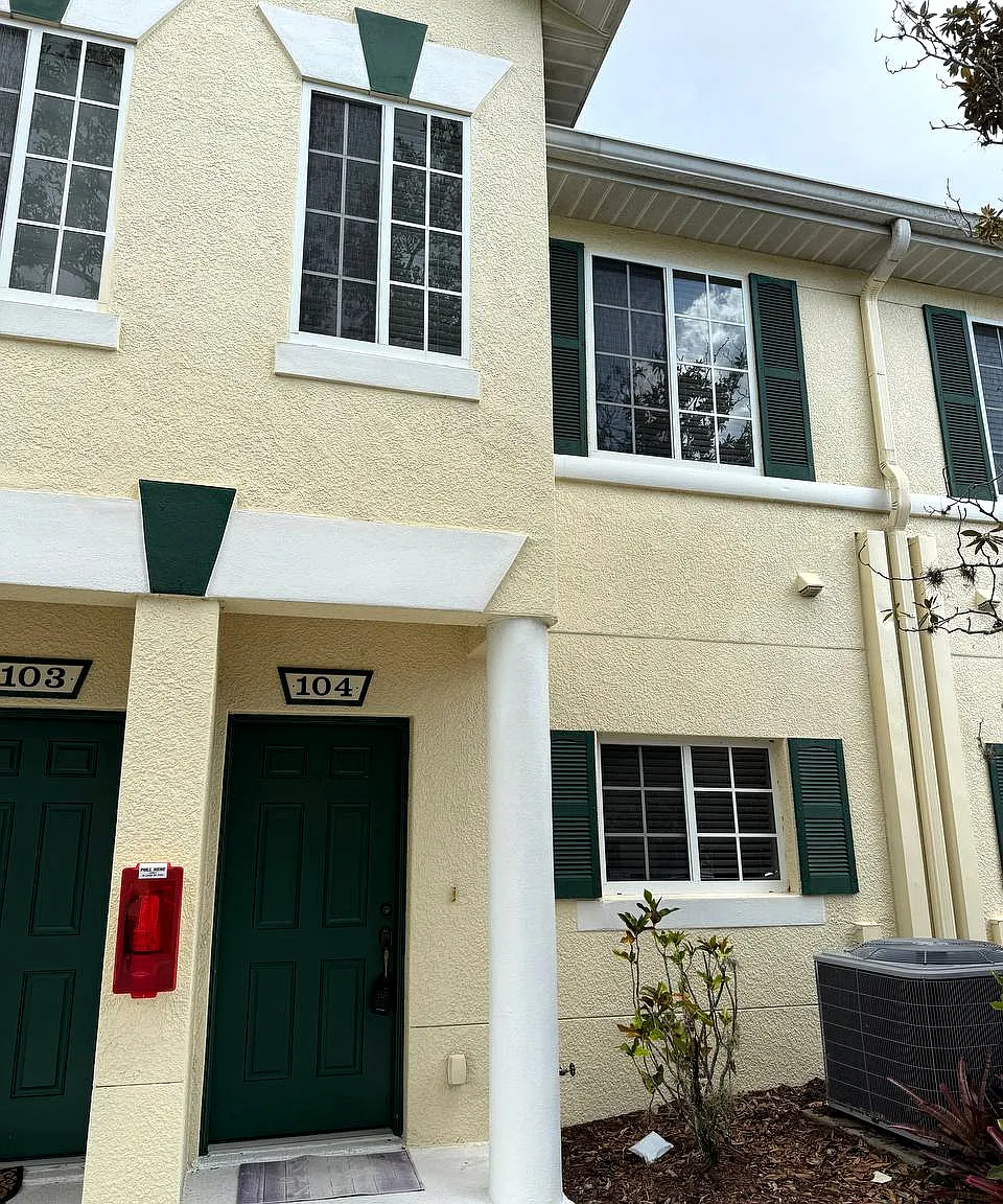 2 bed, 2.5 bath, 1429 sqft, $1,950 — Photo 2