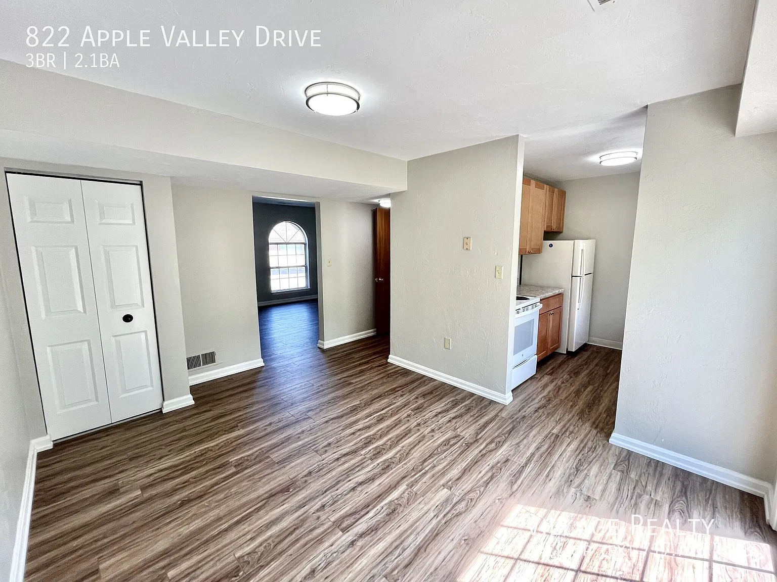 Remodeled 3-bed townhome in Dallastown School District! EV-Ready! — Photo 3