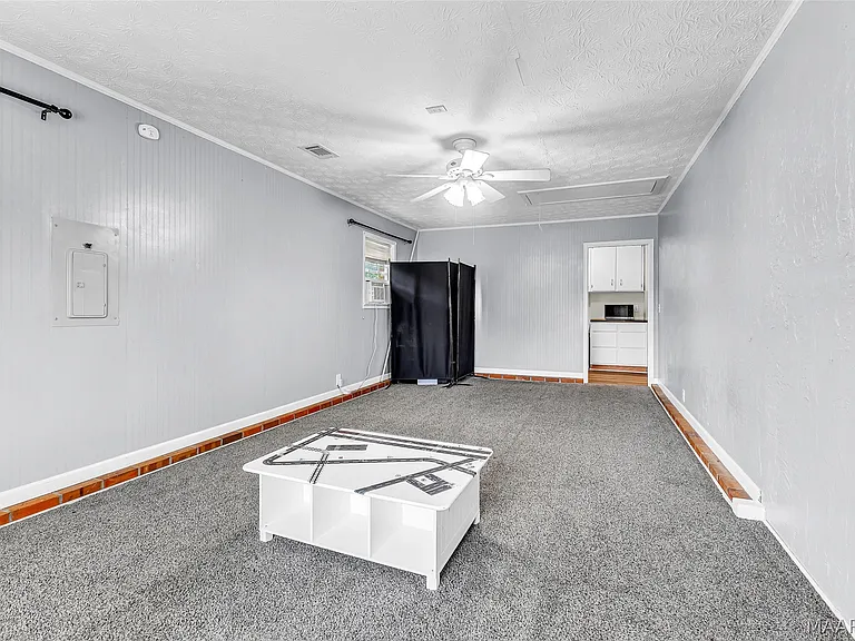 140 Livingston Cir — Photo 29