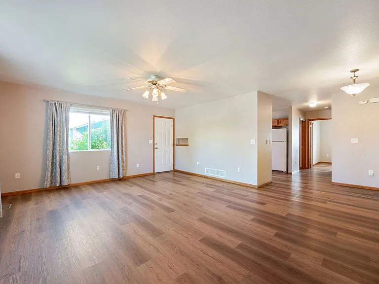 3809 Hamilton Ave — Photo 3