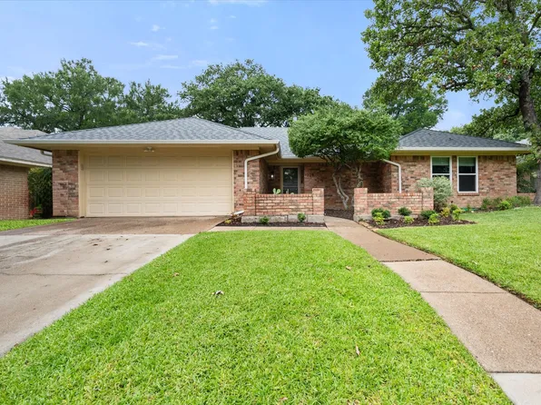 1229 Brookfield Ln, Mansfield, TX 76063