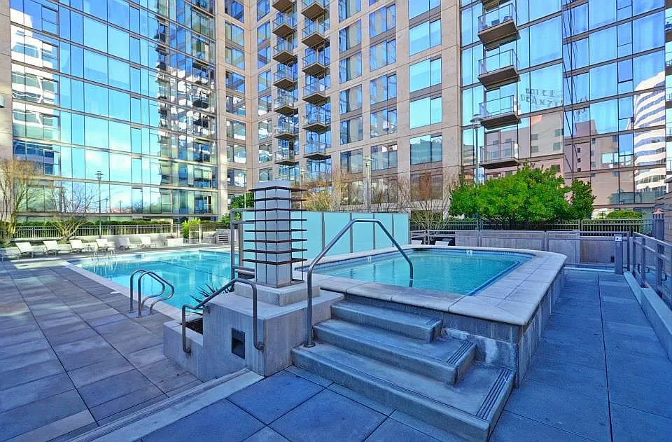 1 bed, 975 sqft, $3,350 — Photo 2