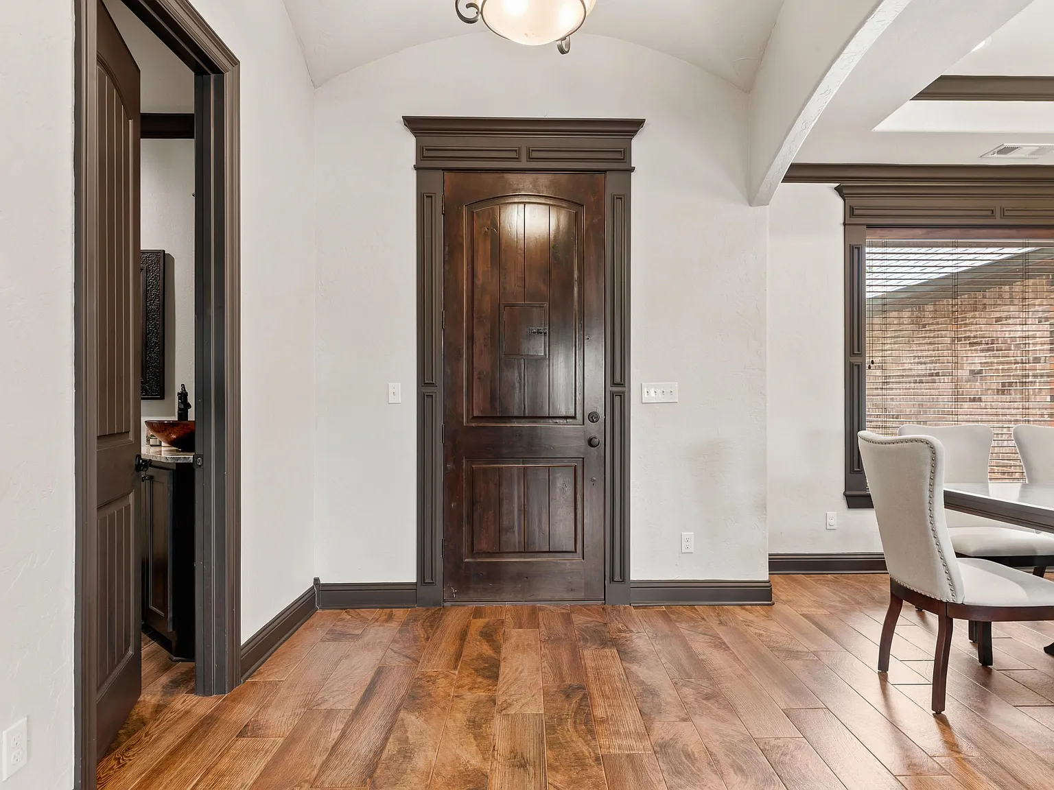 3 bed, 2.5 bath, 2265 sqft, $2,500 — Photo 3