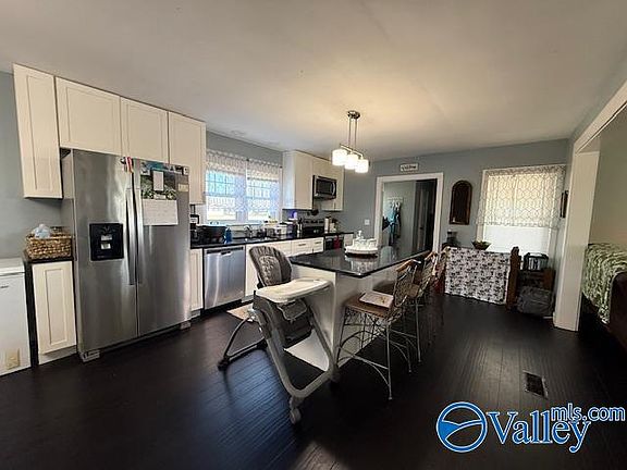 3rd image of 190 College Rd