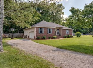 2122 Derrick Rd, Chapel Hill, TN 37034