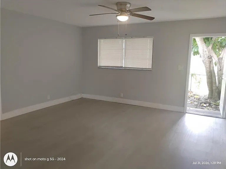 26 SW 6th St #2 — Photo 13