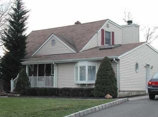 18 Jones Pl, Edison, NJ 08817