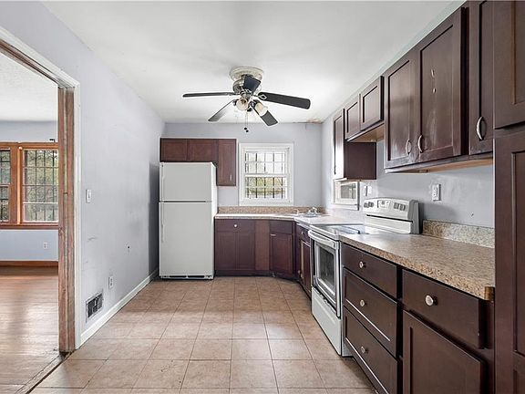 4th image of 2667 Altaview Dr SE