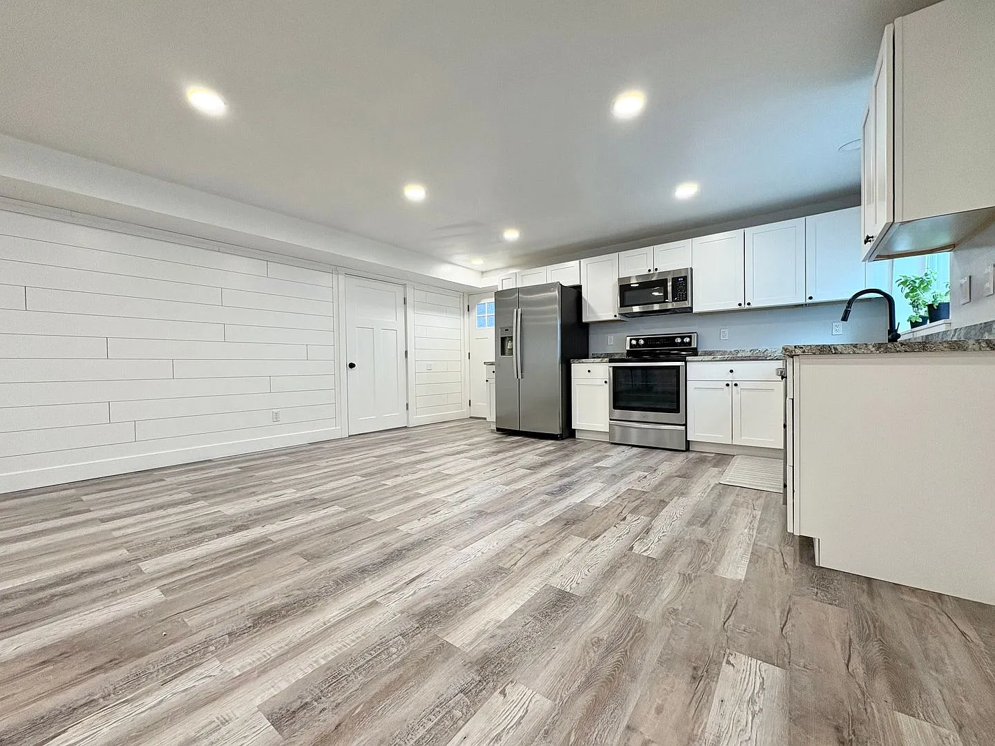 Fully Remodeled 2BR with Private Entrance, In-Unit Laundry & Parking — Photo 4