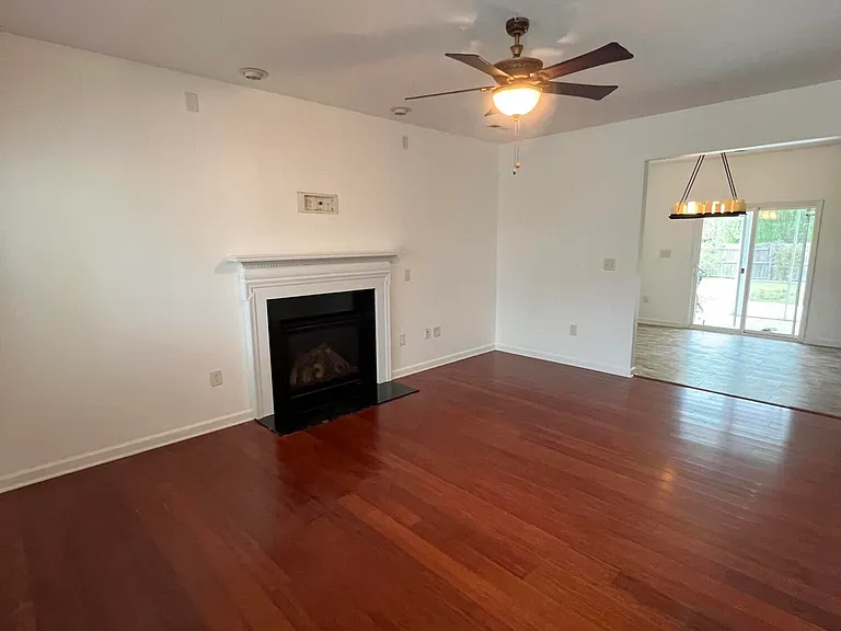 608 Cheltenham Dr — Photo 4