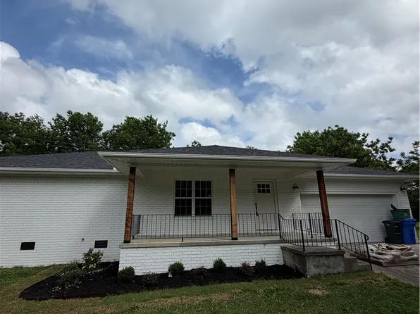 527 W Selle Dr, Fayetteville, AR 72701