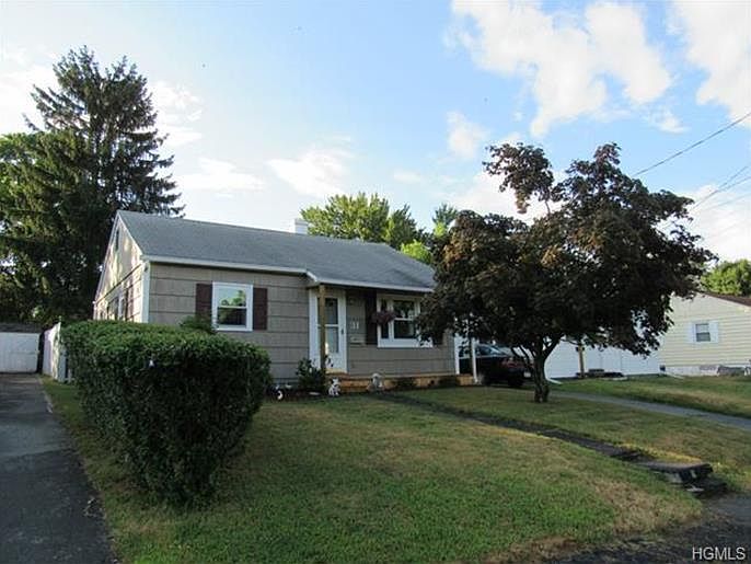 1st image of 31 Woods Pl