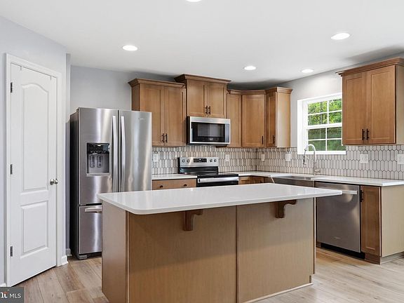 4th image of 114 Belmont Pl