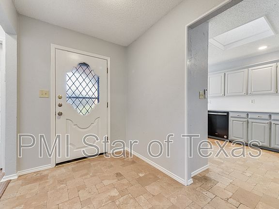 2nd image of 2801 Hickory Bend Dr