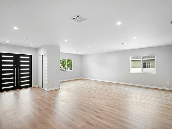 4th image of 8025 Bellingham Ave