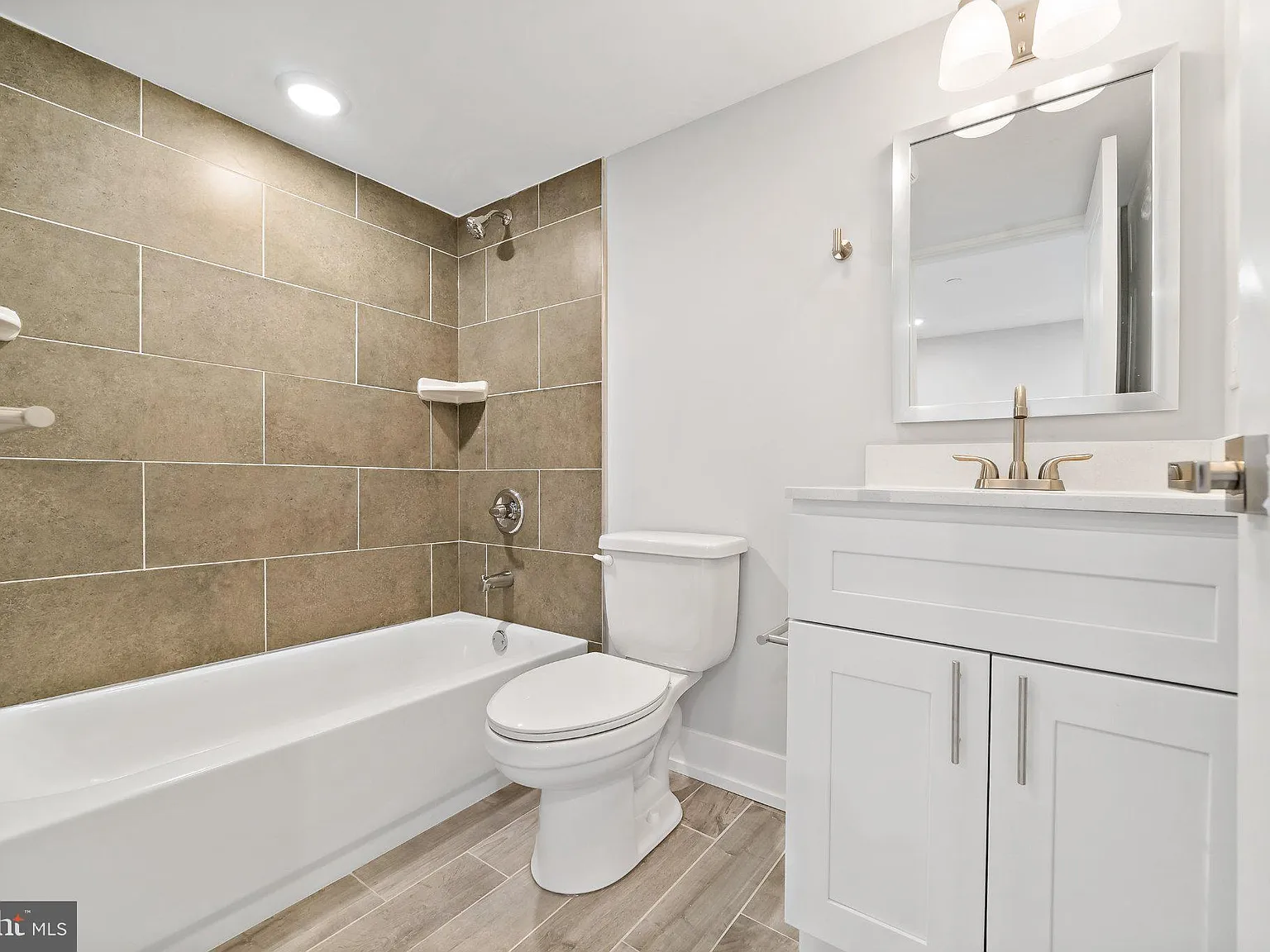2 bed, 2.0 bath, $1,900 — Photo 4