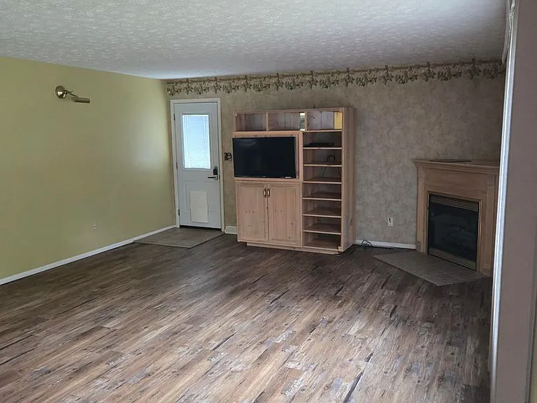 1301 Cobblestone Ct — Photo 8