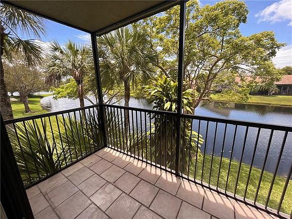 5th image of 440 Lakeview Dr APT 201