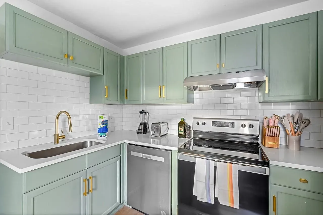 3 bed, 1172 sqft, $2,500 — Photo 3